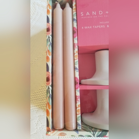 NIB Sealed  Sand + Fog 4 Wax Tapers & 2 Holders Pink - Picture 3 of 8